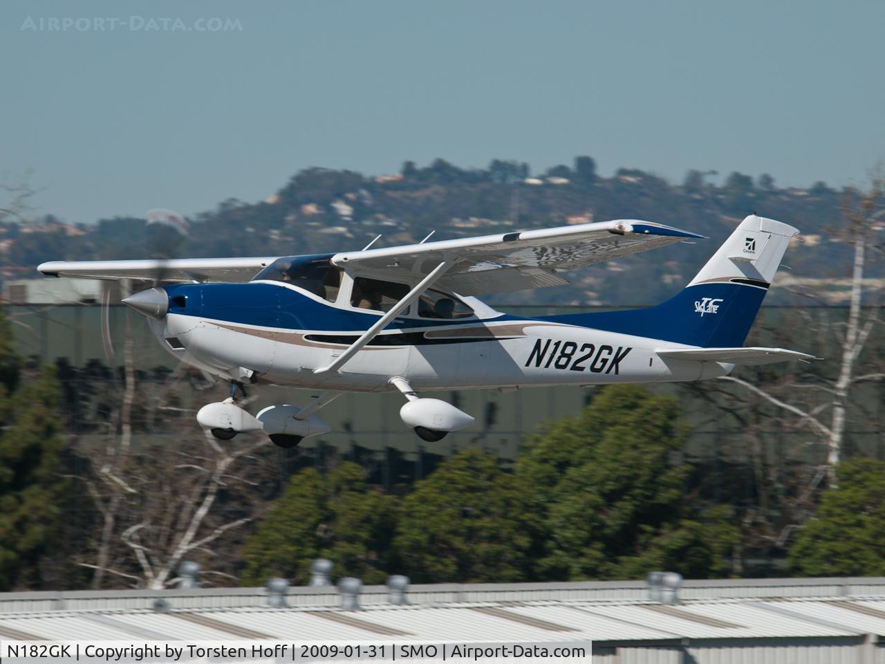 N182GK, 2004 Cessna T182T Turbo Skylane C/N T18208283, N182GK arriving on RWY 21