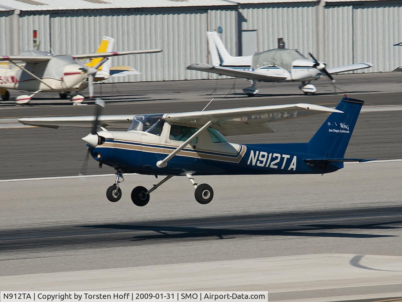 N912TA, 1981 Cessna 152 C/N 15285281, N912TA arriving on RWY 21