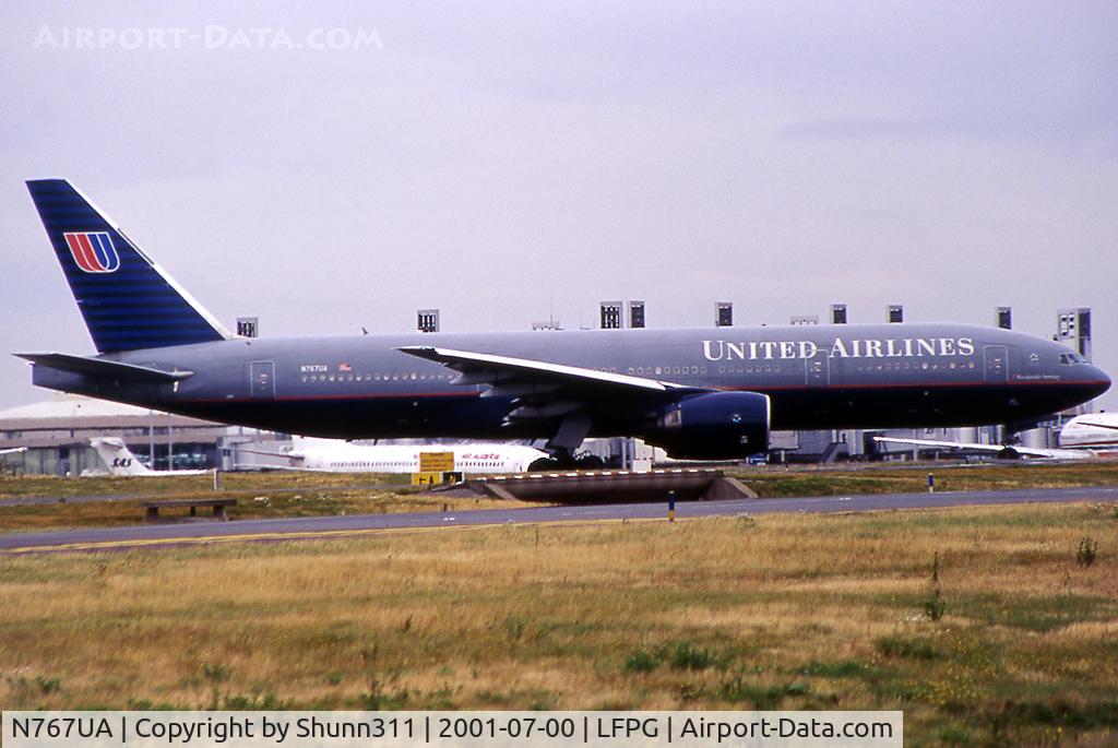 N767UA, 1995 Boeing 777-222 C/N 26918, Rolling for departure...