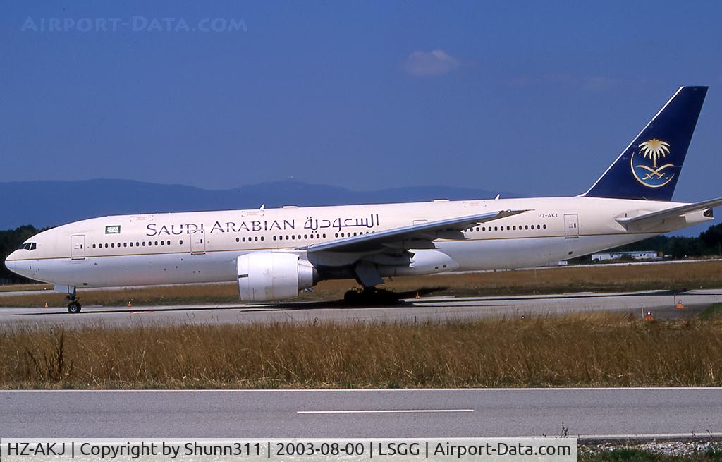 HZ-AKJ, 1998 Boeing 777-268/ER C/N 28353, Waiting for departure...