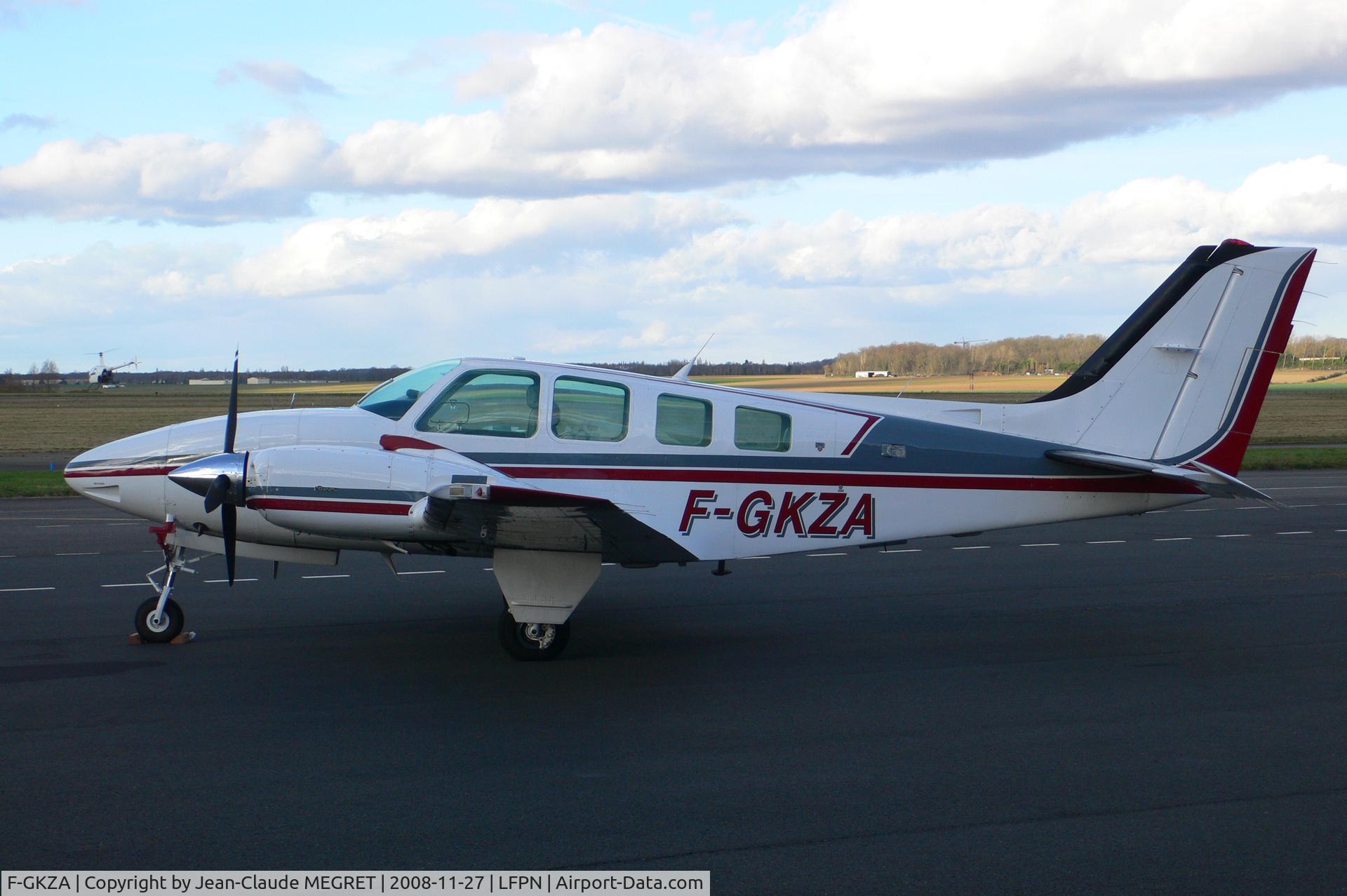 F-GKZA, Beech 58 Baron C/N TH-1401, F-GKZA parking at Toussus