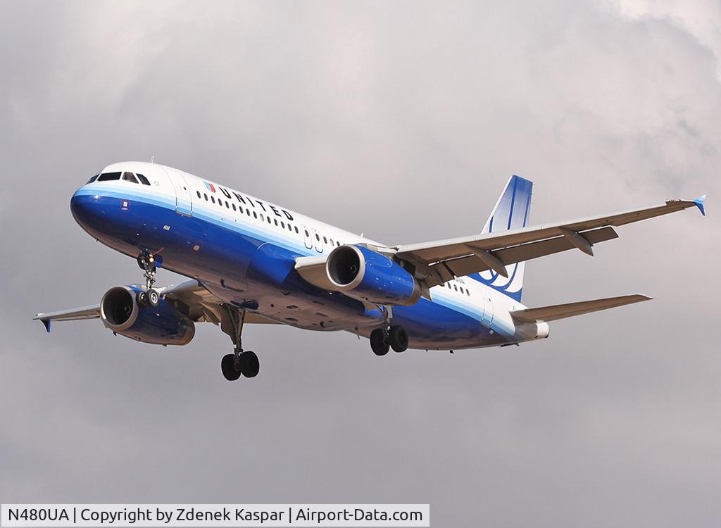 N480UA, 2001 Airbus A320-232 C/N 1555, PHX