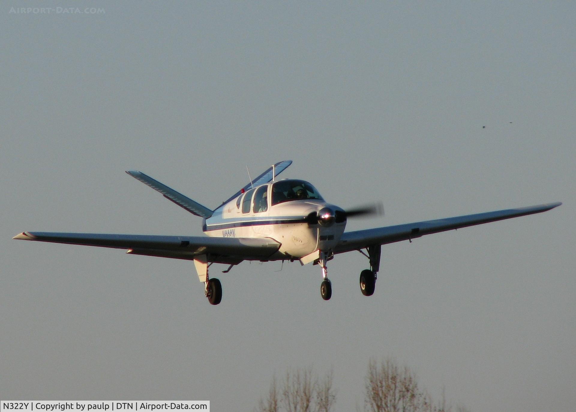 N322Y, 1960 Beech M35 Bonanza C/N D-6351, Landing at the Downtown Shreveport airport.