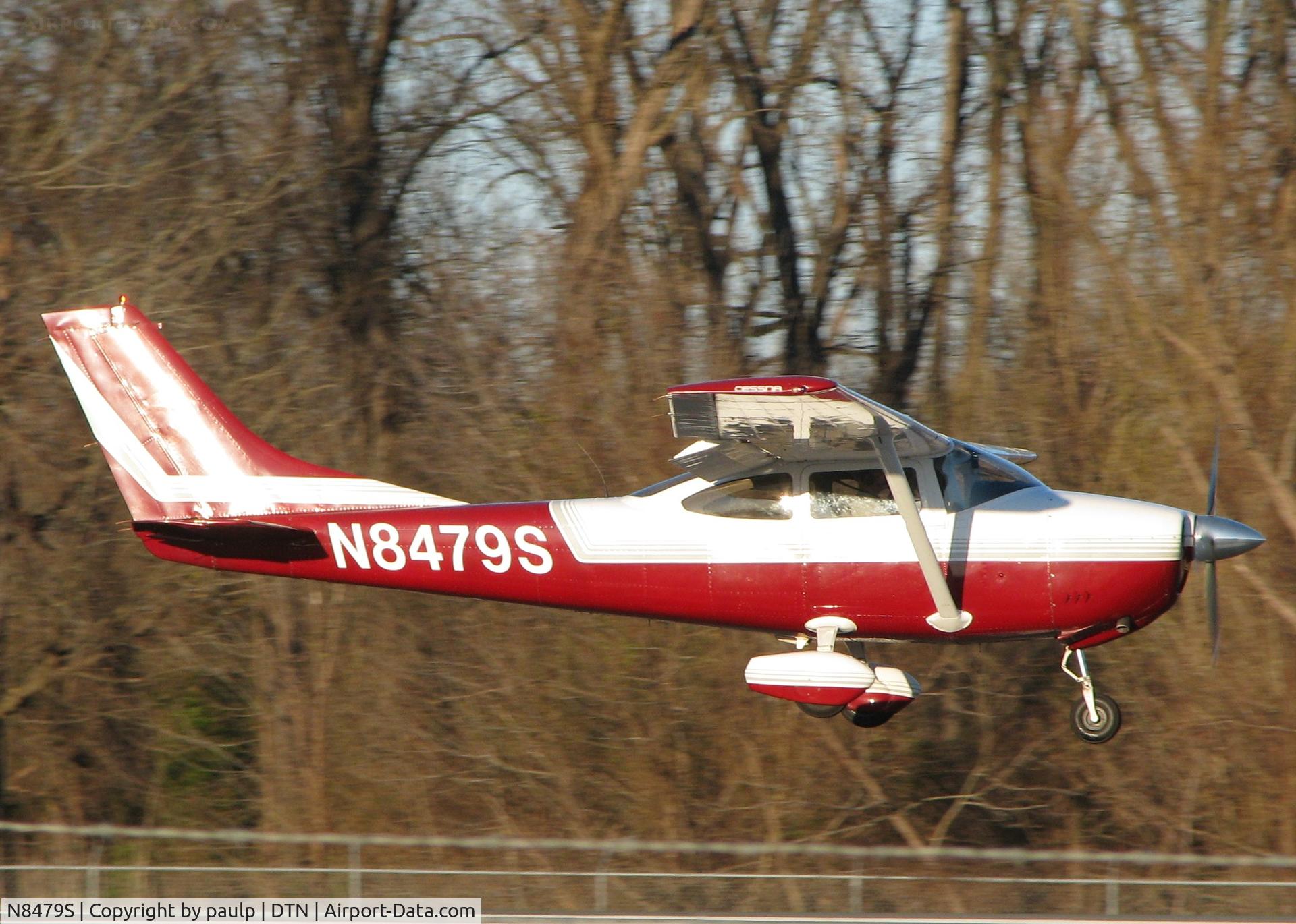 N8479S, 1965 Cessna 182H Skylane C/N 18256579, Landing on 14 at the Downtown Shreveport airport.