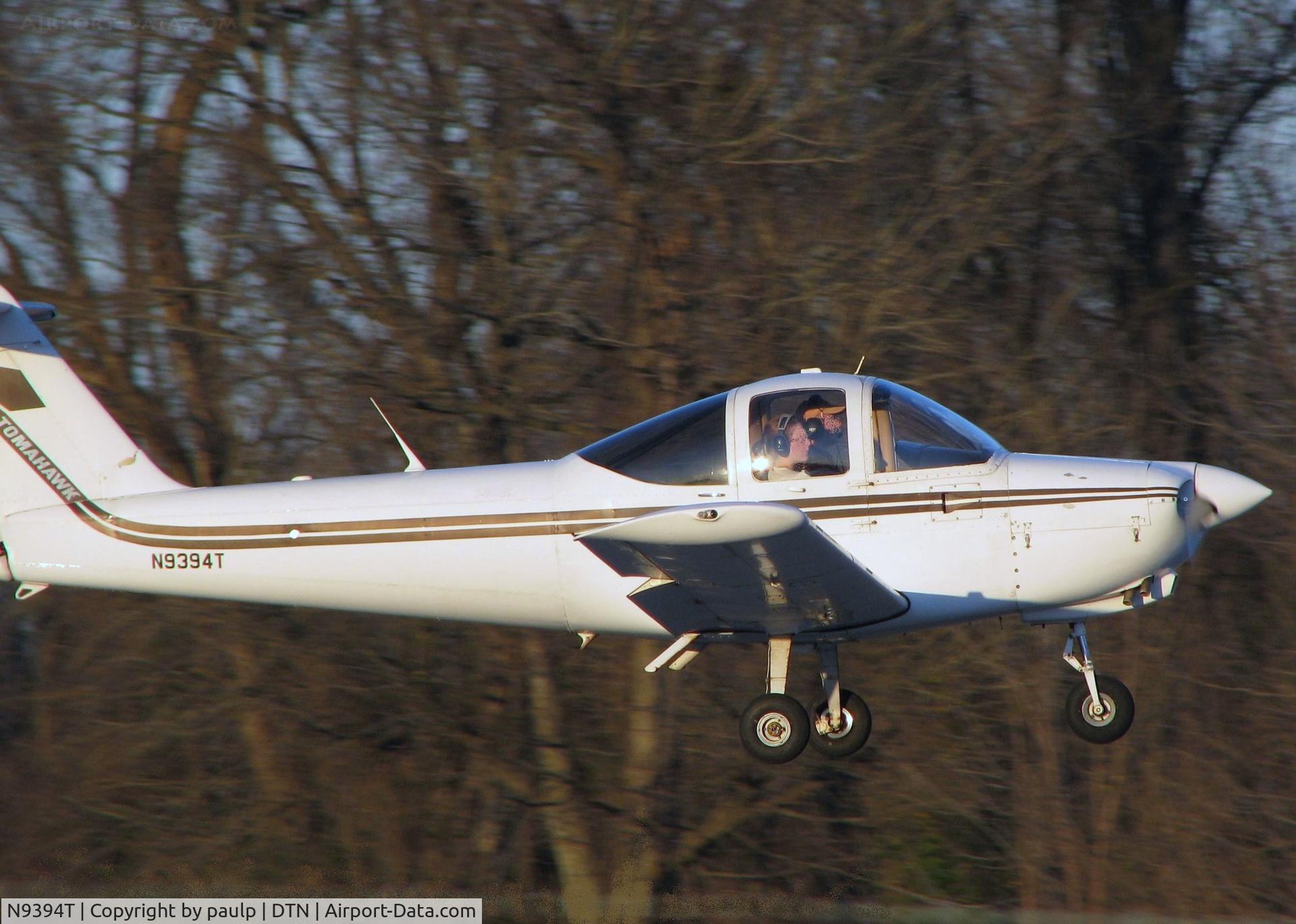 N9394T, 1978 Piper PA-38-112 Tomahawk Tomahawk C/N 38-78A0090, Landing at the Downtown Shreveport airport.