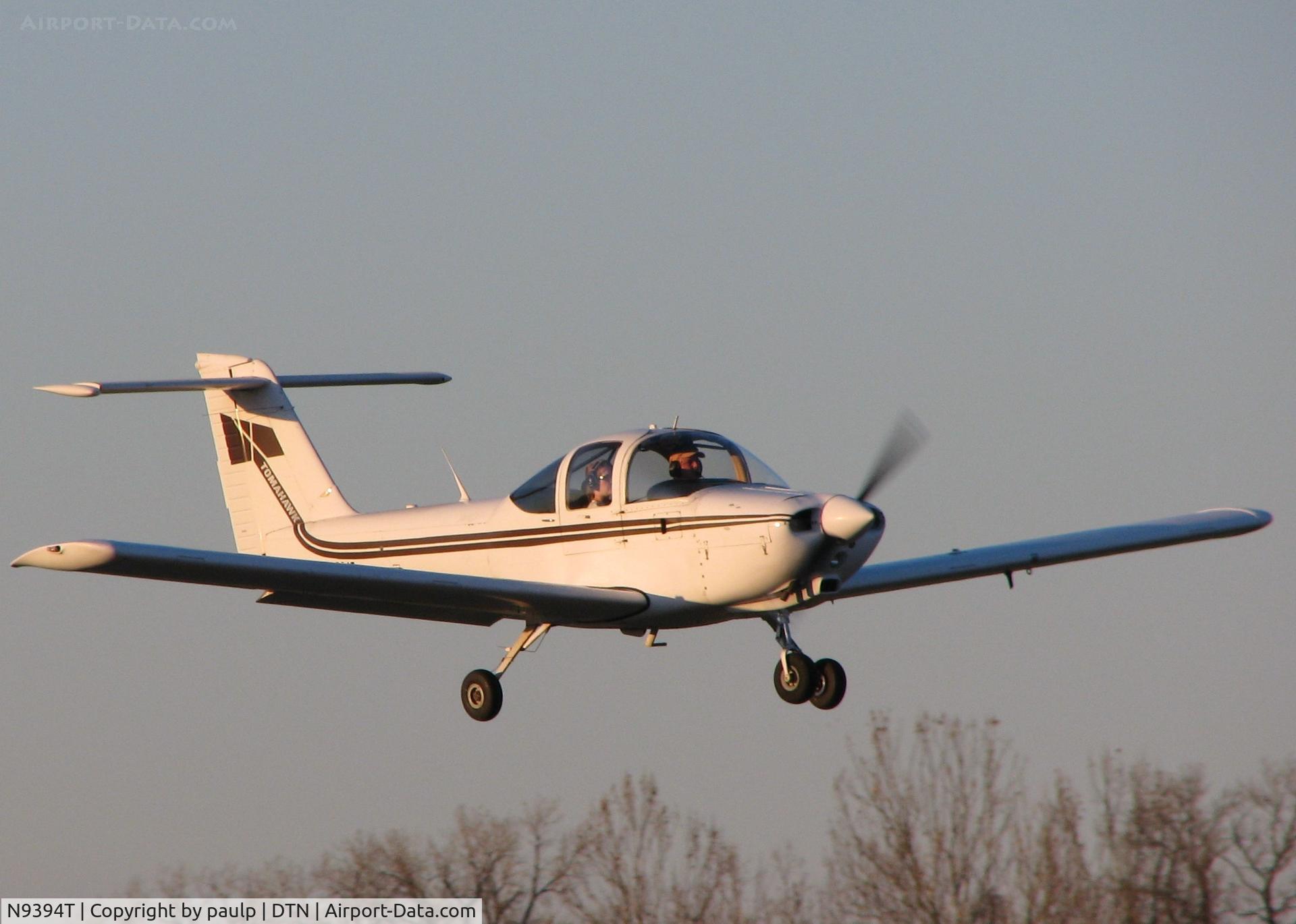 N9394T, 1978 Piper PA-38-112 Tomahawk Tomahawk C/N 38-78A0090, Landing at the Downtown Shreveport airport.