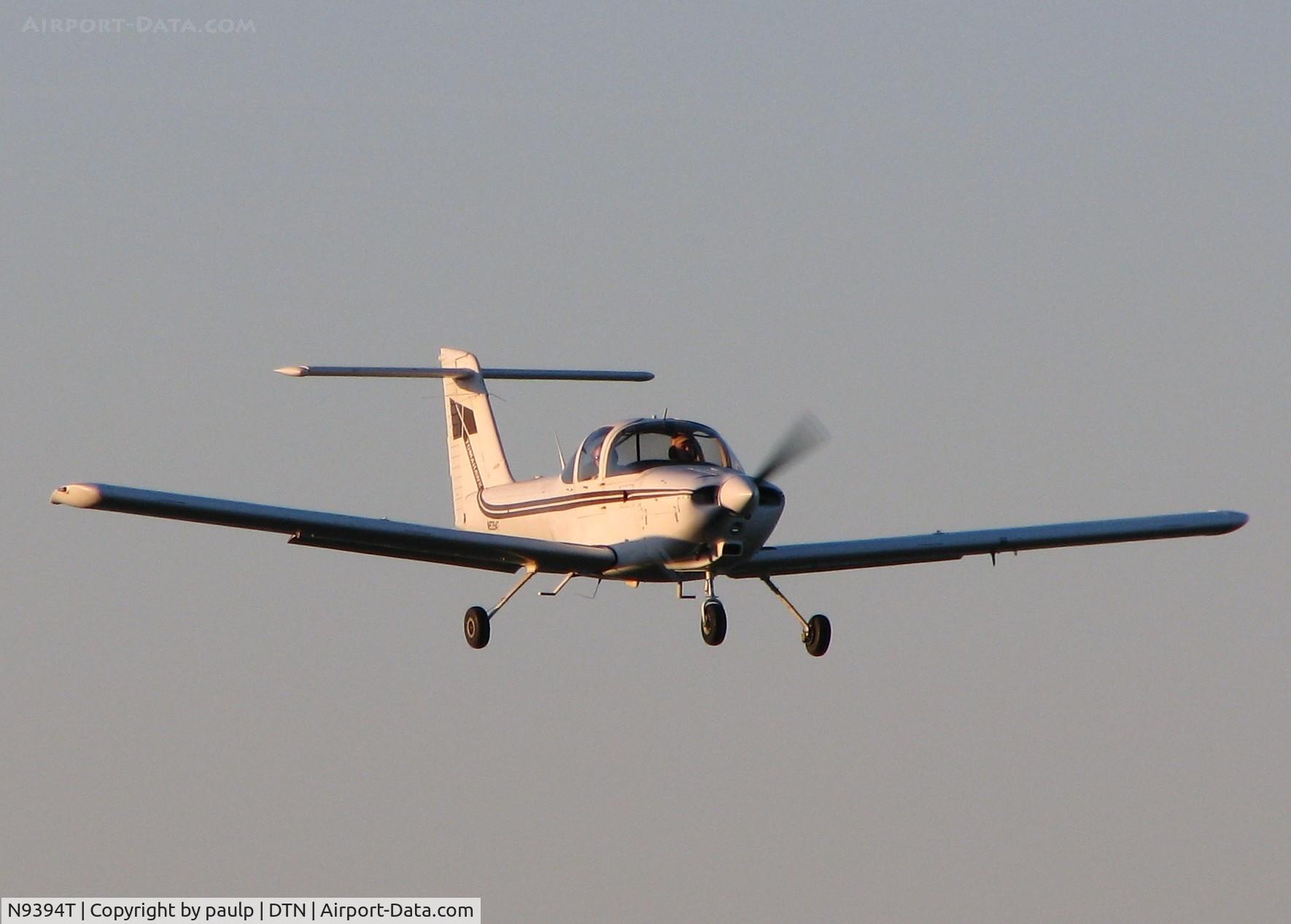 N9394T, 1978 Piper PA-38-112 Tomahawk Tomahawk C/N 38-78A0090, Landing on runway 14 at the Downtown Shreveport airport.