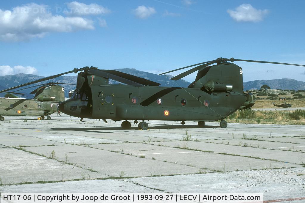 HT17-06, Boeing CH-47D Chinook C/N B-717/F-006, In 1993 the conversion to CH-47D was well underway. The black ones are CH-47D; the green one in the background is still a CH-47C.
