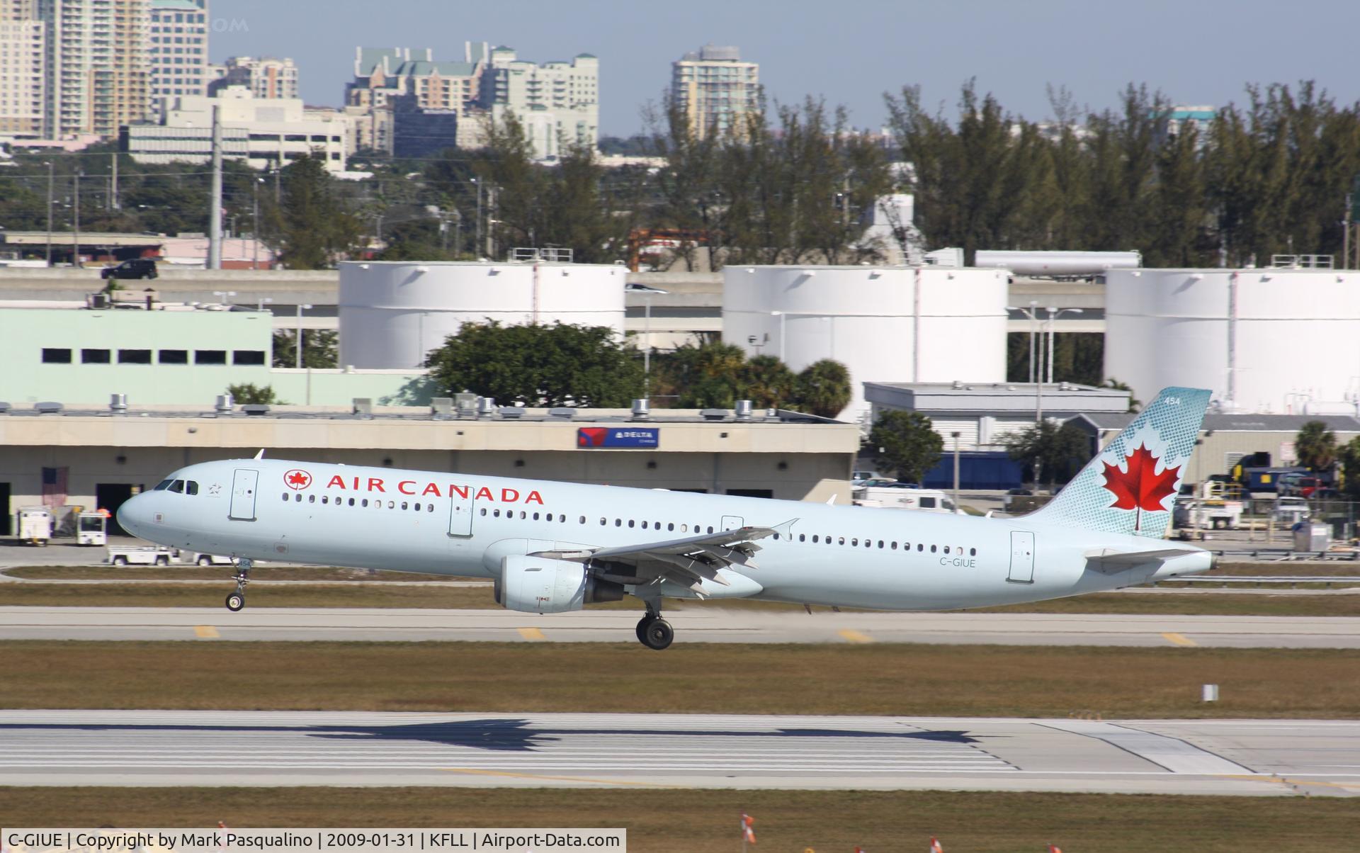 C-GIUE, 2001 Airbus A321-211 C/N 1632, Airbus A321-200