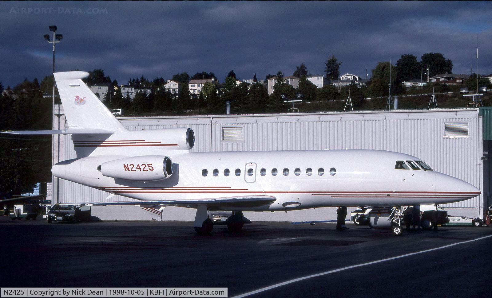 N2425, 1998 Dassault Falcon 900EX C/N 32, KBFI