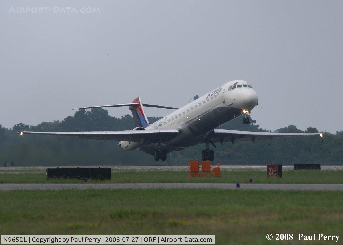 N965DL, 1990 McDonnell Douglas MD-88 C/N 49984, Soaring skyward