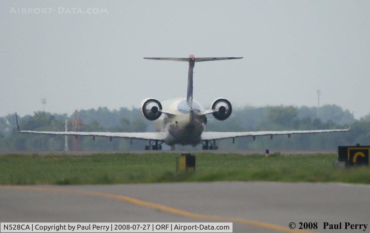 N528CA, 2003 Bombardier CRJ-200ER (CL-600-2B19) C/N 7841, Taxiing showing off her six