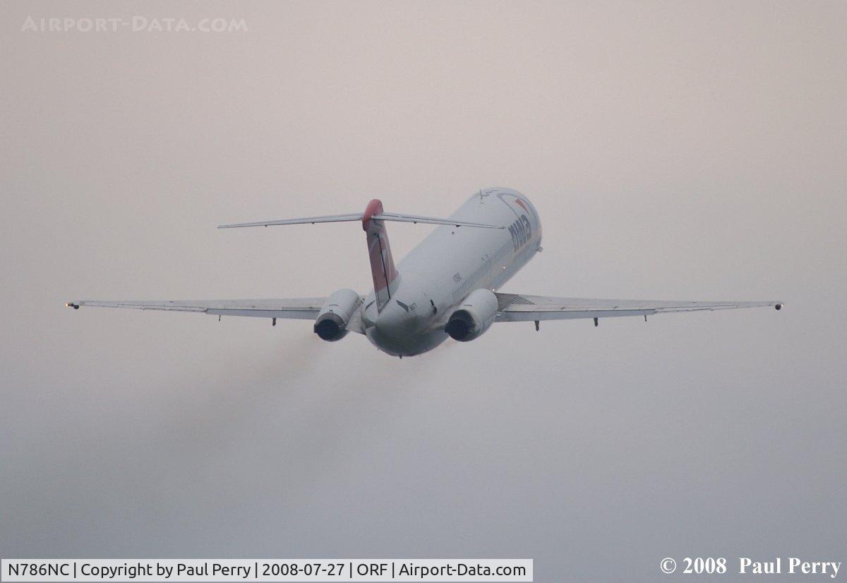 N786NC, 1980 McDonnell Douglas DC-9-51 C/N 48148, Lightly smoking on departure