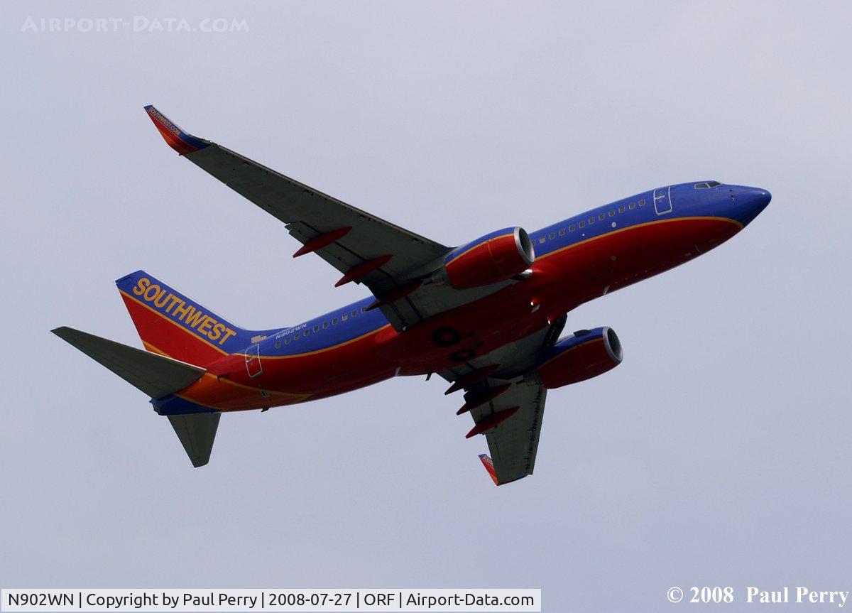 N902WN, 2007 Boeing 737-7H4 C/N 36615, Climbing out