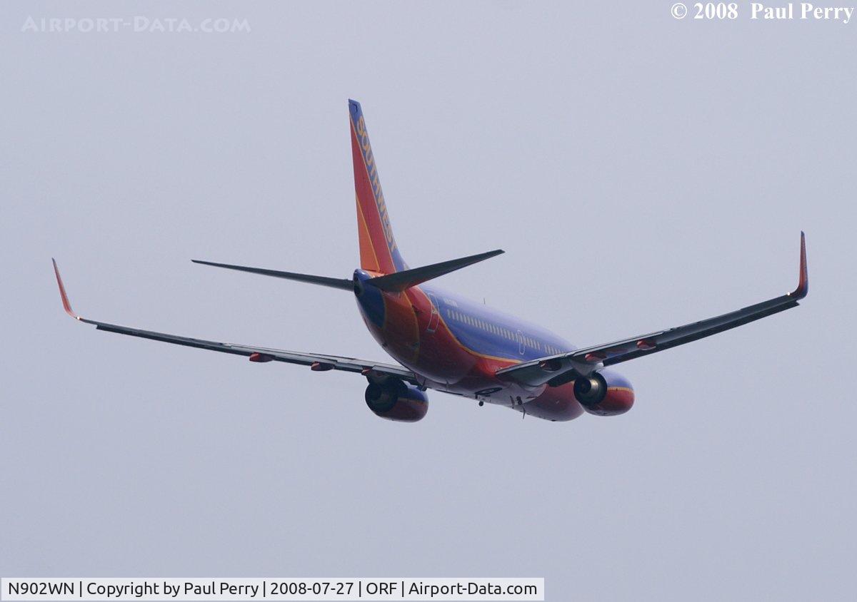 N902WN, 2007 Boeing 737-7H4 C/N 36615, Departing Norfolk INternational
