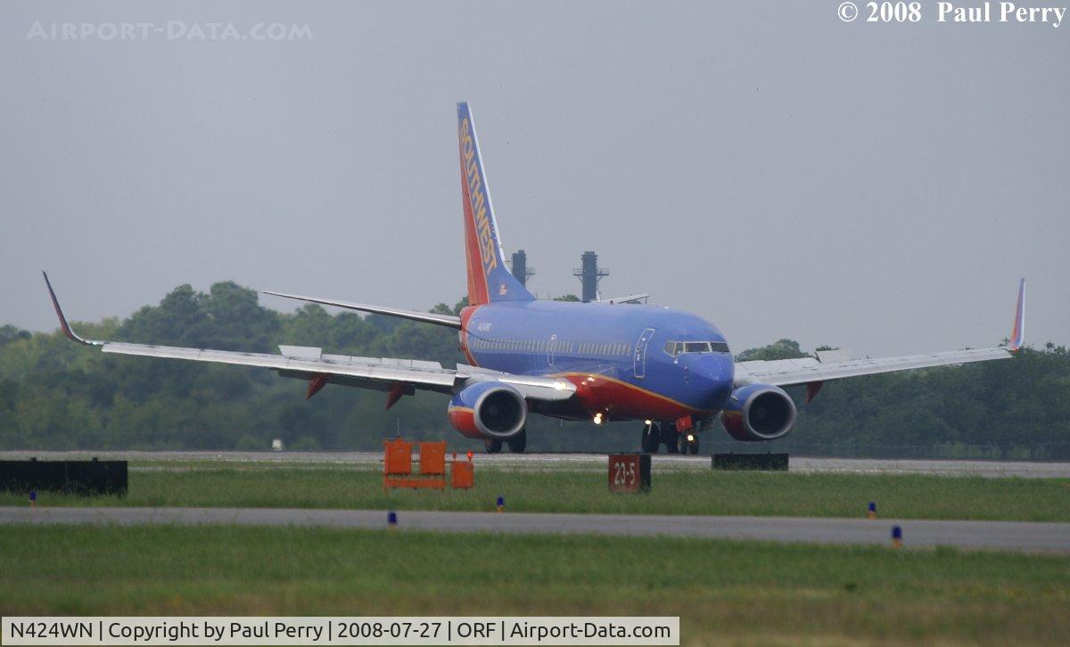 N424WN, 2002 Boeing 737-7H4 C/N 29828, Spoilers doing their job...spoiling