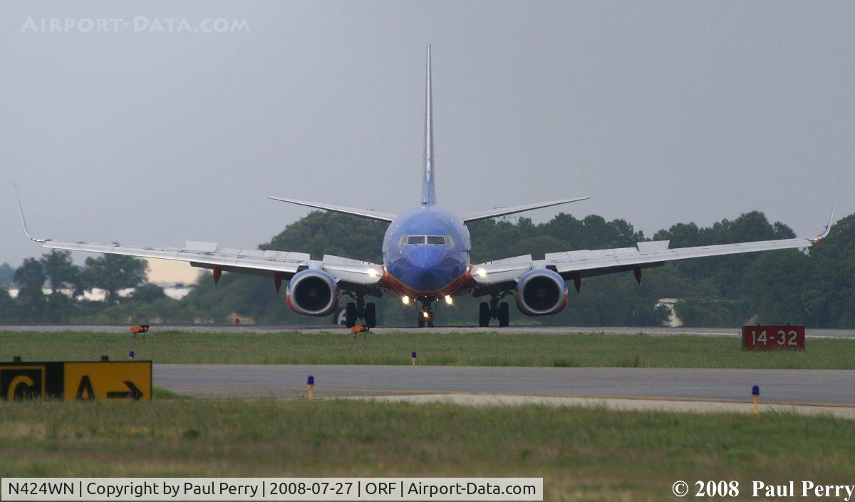 N424WN, 2002 Boeing 737-7H4 C/N 29828, Nose on