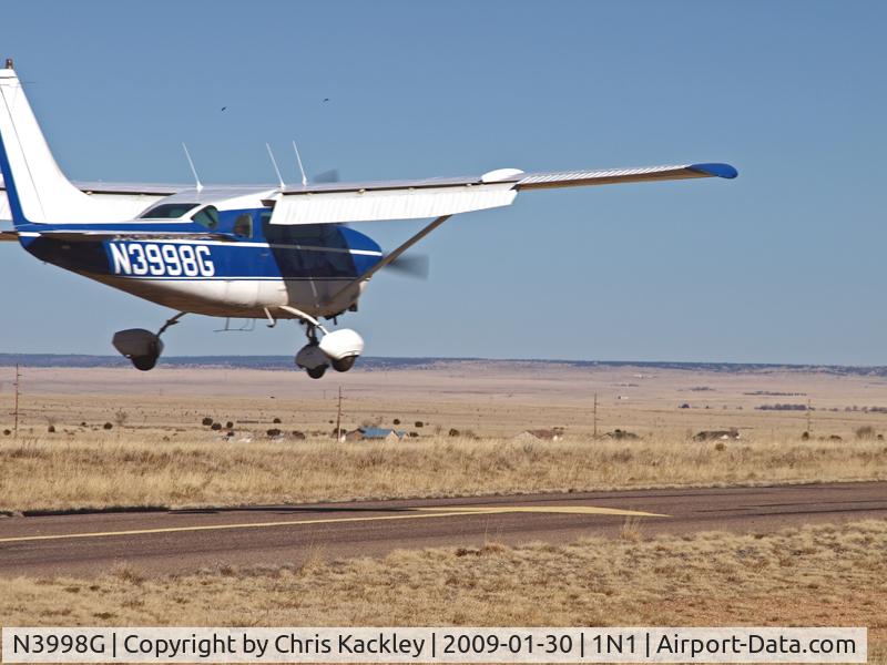 N3998G, 1967 Cessna TU206C Turbo Super Skywagon C/N U206-0998, Landing