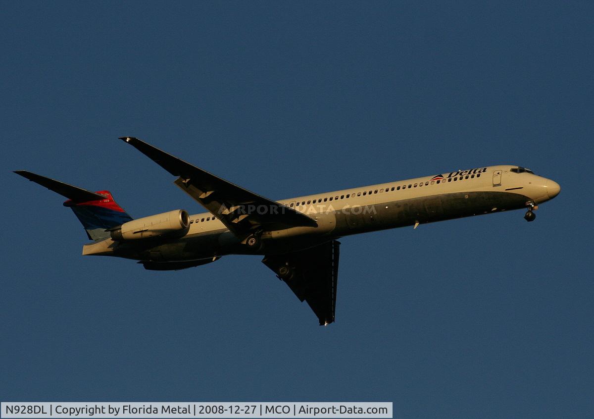 N928DL, 1988 McDonnell Douglas MD-88 C/N 49715, Delta MD-88