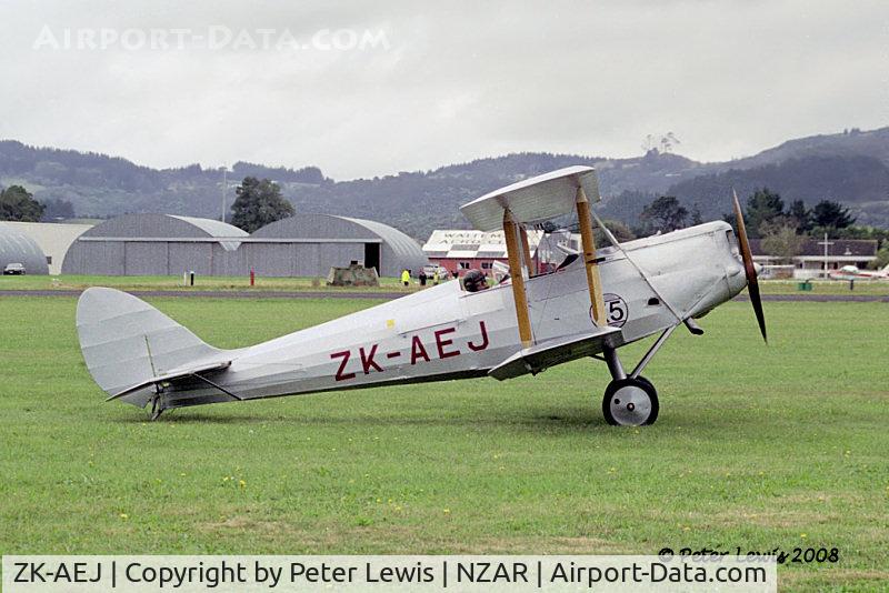 ZK-AEJ, 1930 De Havilland DH.60M Moth C/N 1542, The Moth Ltd., Paraparaumu - 2003