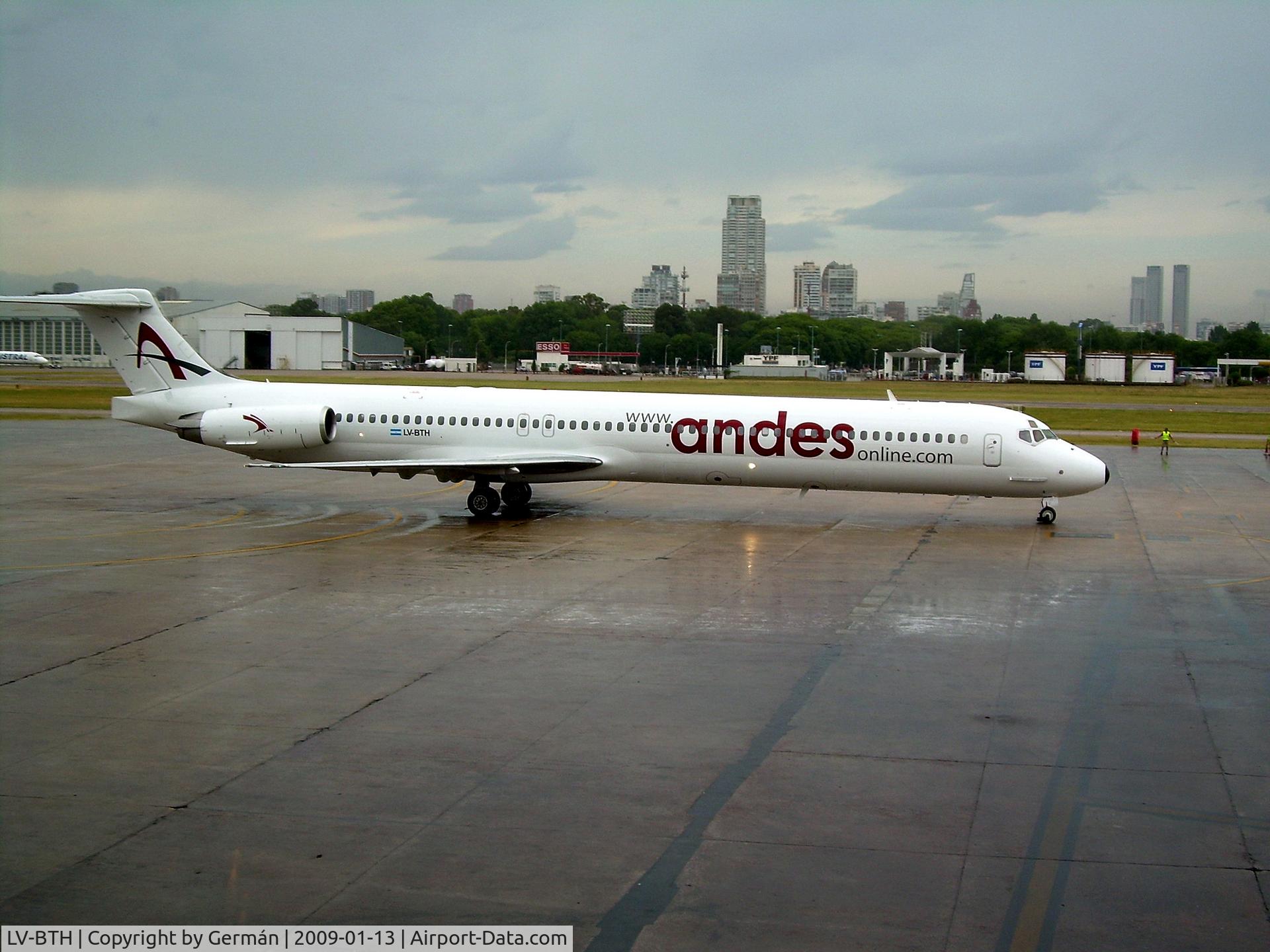LV-BTH, 1991 McDonnell Douglas MD-83 (DC-9-83) C/N 49952, Parking in AEP