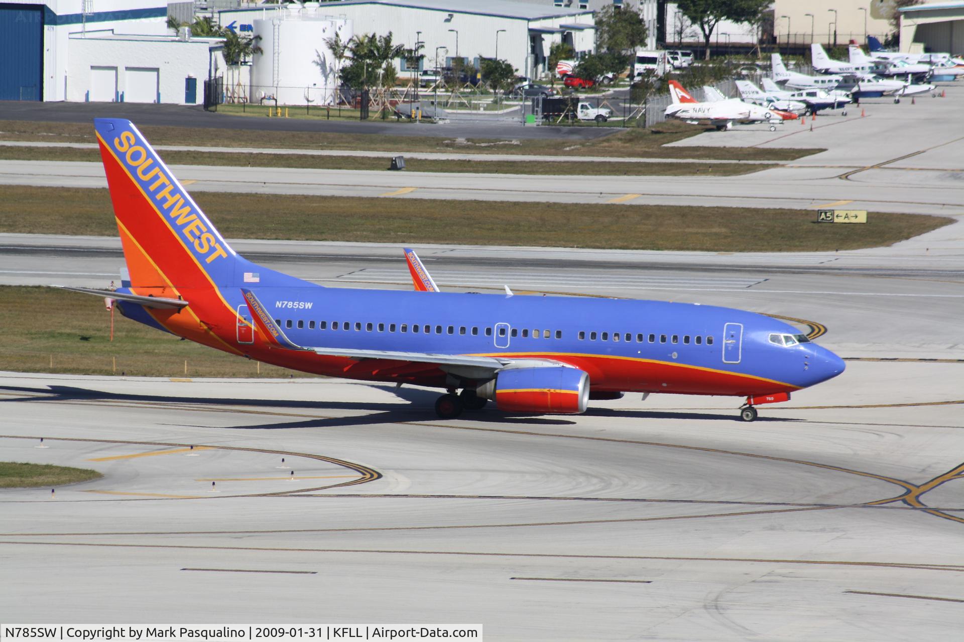 N785SW, 2000 Boeing 737-7H4 C/N 30602, Boeing 737-700