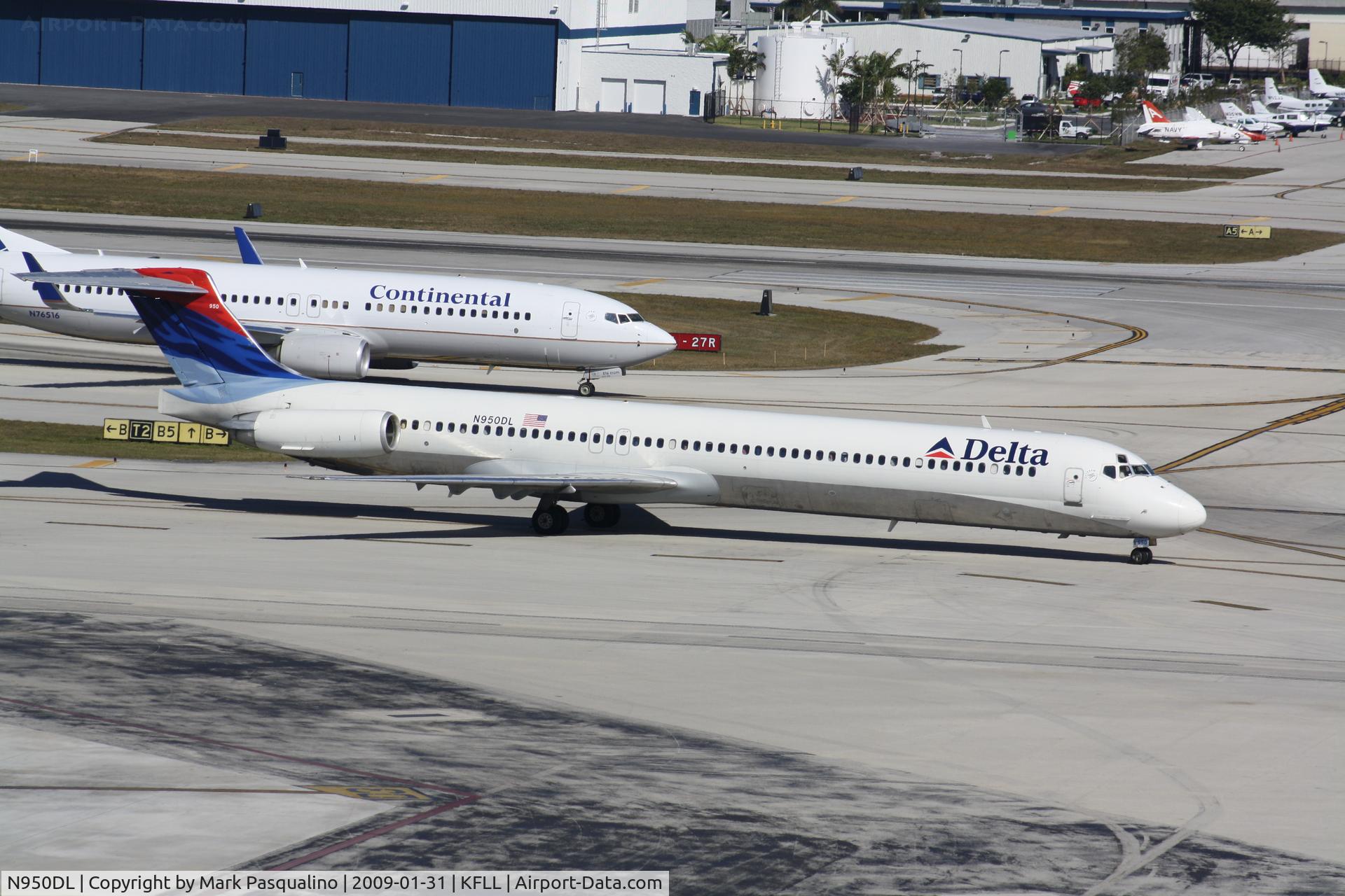 N950DL, 1990 McDonnell Douglas MD-88 C/N 49881, MD-88
