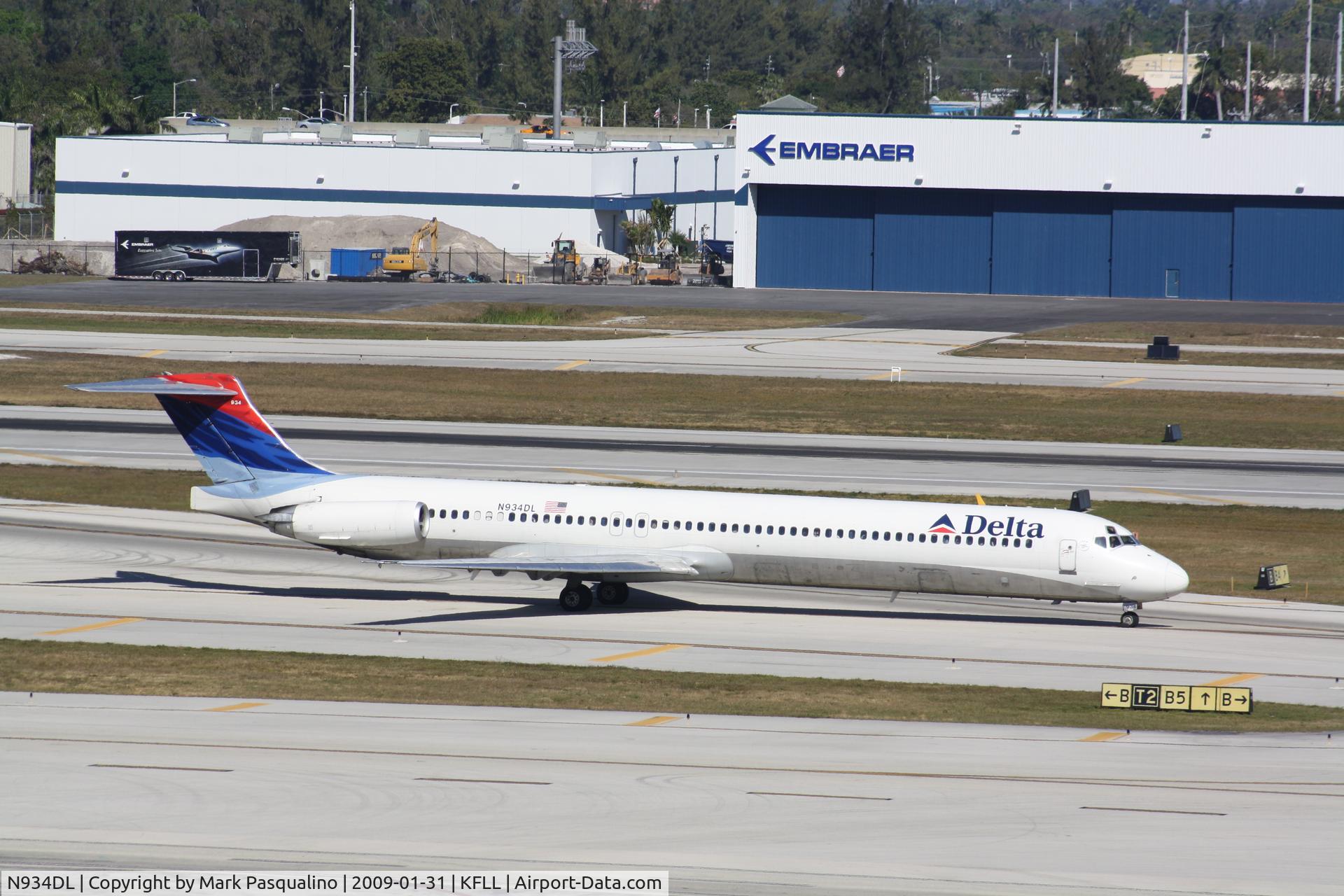 N934DL, 1989 McDonnell Douglas MD-88 C/N 49721, MD-88