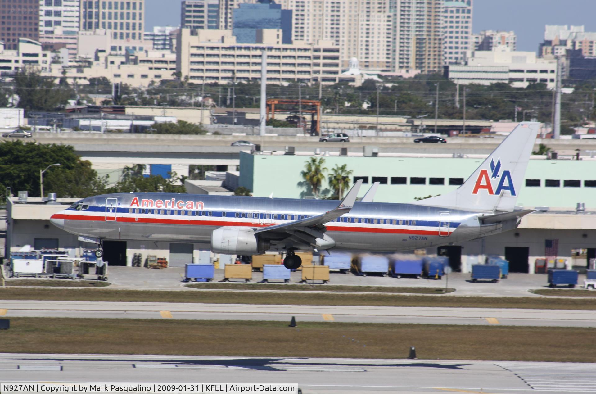 N927AN, 2000 Boeing 737-823 C/N 30077, Boeing 737-800