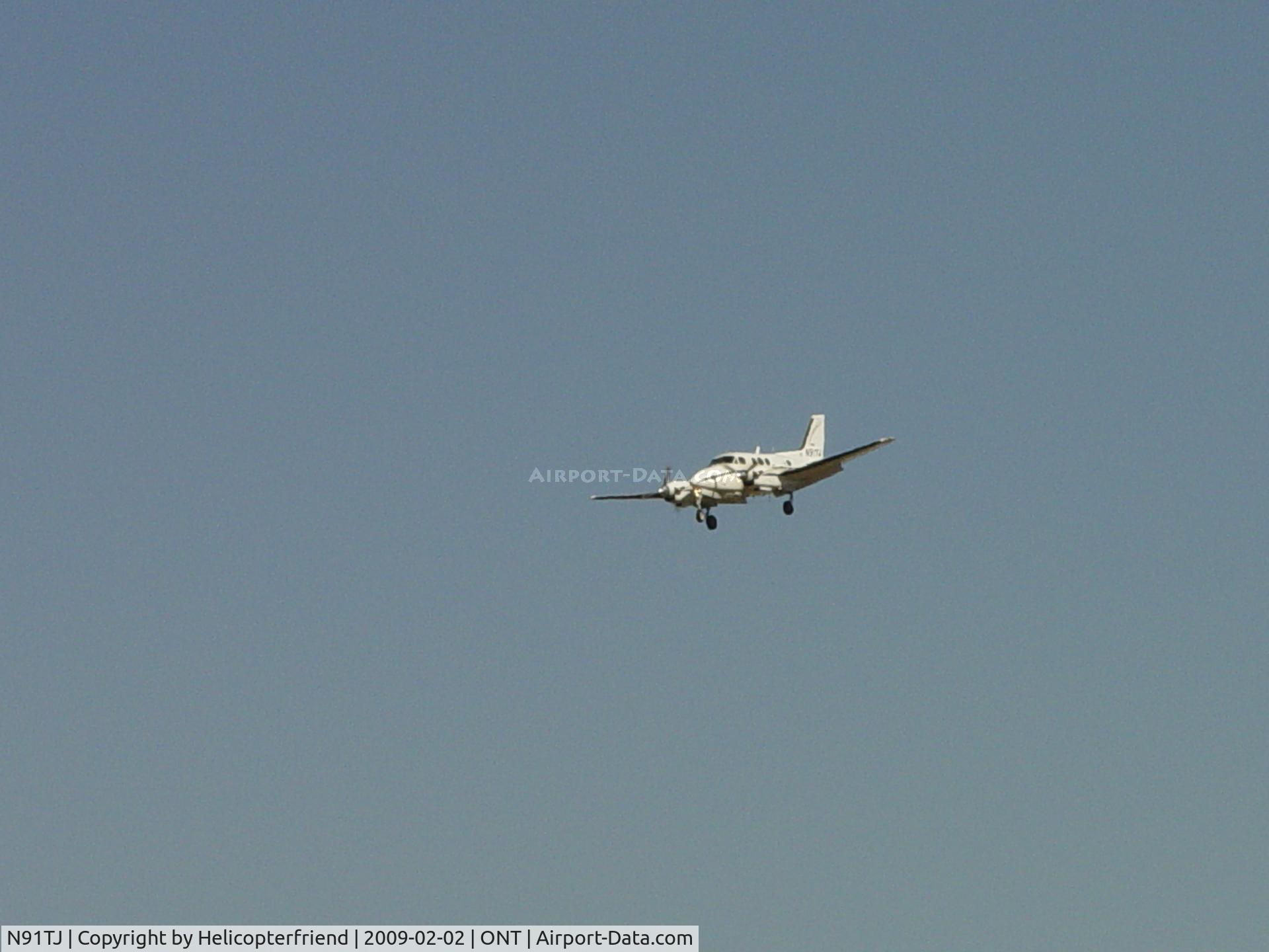 N91TJ, 1978 Beech C90 C/N LJ-744, On final to Ontario from DVT (Phoenix Deer Valley Airport)