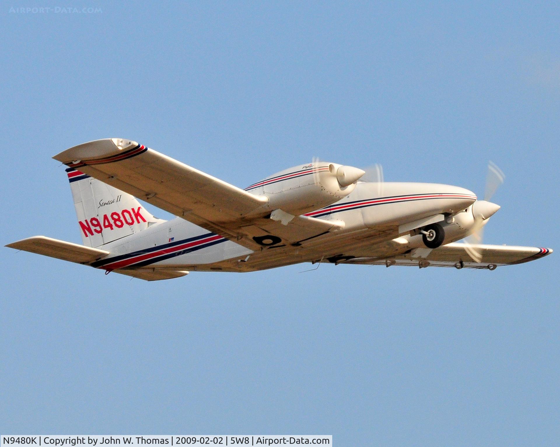 N9480K, 1976 Piper PA-34-200T C/N 34-7670206, Departing runway 22