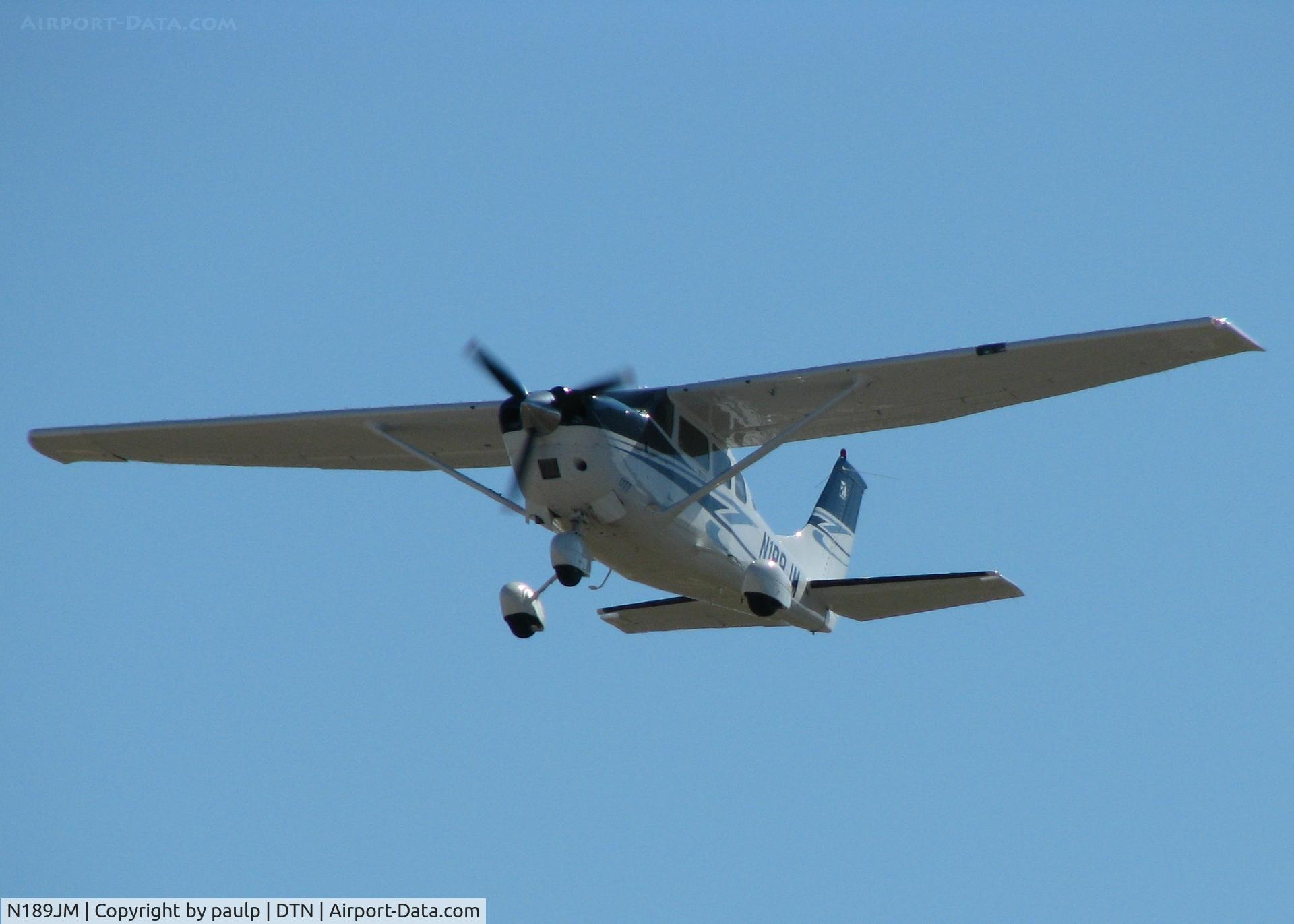 N189JM, 2007 Cessna T206H Turbo Stationair C/N T20608782, Taking off from the Downtown Shreveport airport.