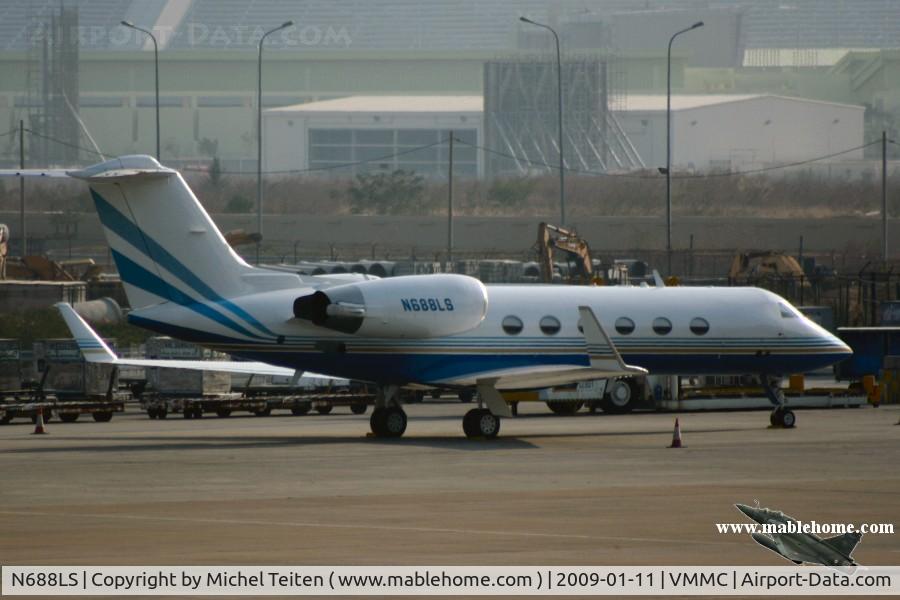 N688LS, 1995 Gulfstream Aerospace G-IV C/N 1280, From Sands Casinos