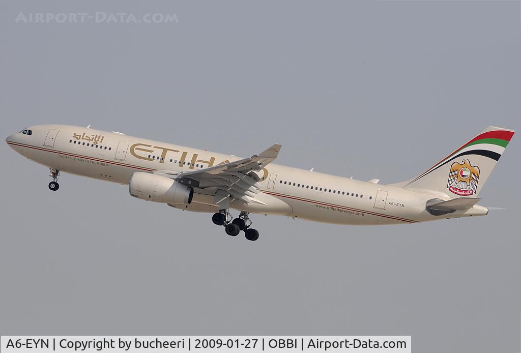 A6-EYN, 2007 Airbus A330-243 C/N 832, Etihad air on final to R30 OBBI