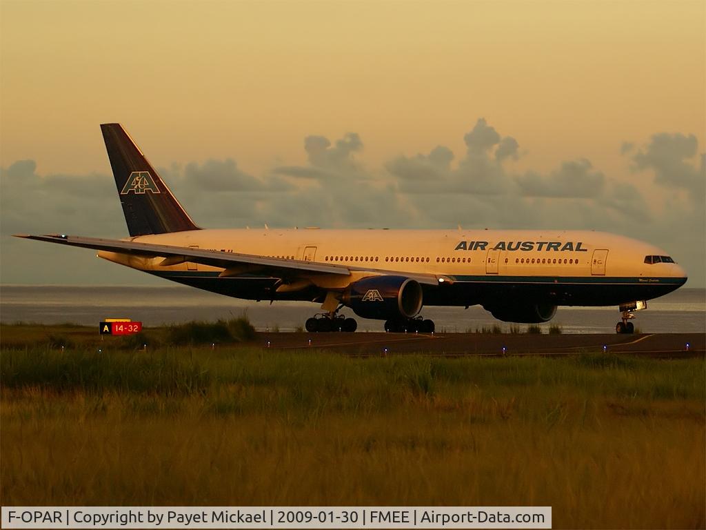 F-OPAR, 1999 Boeing 777-2Q8/ER C/N 29908, Vacated rwy 14