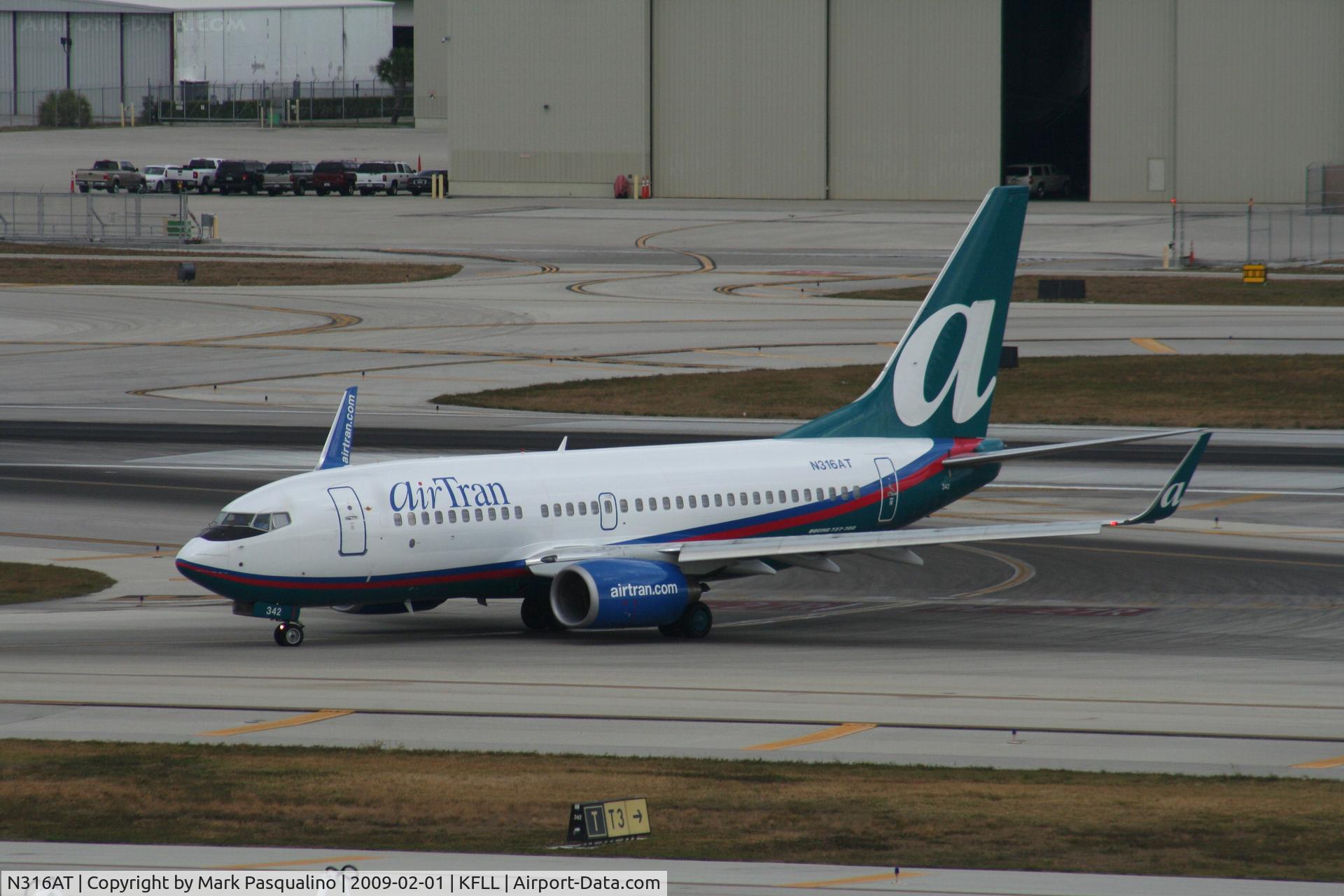 N316AT, 2007 Boeing 737-7BD C/N 33928, Boeing 737-700