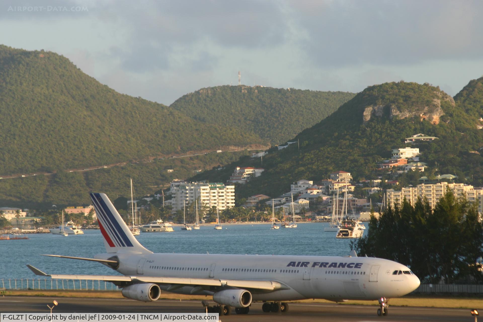 F-GLZT, 2000 Airbus A340-313X C/N 319, Airfrance taxing runway 10