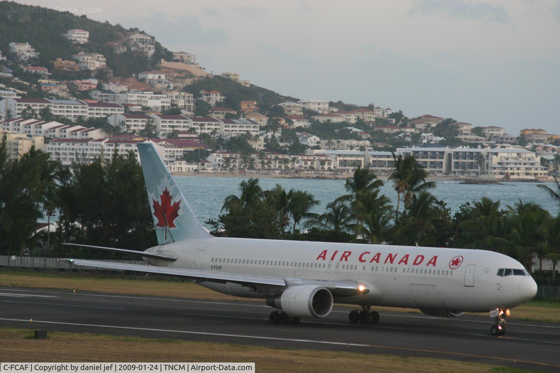 C-FCAF, 1988 Boeing 767-375 C/N 24084, Air Canada taxing runway 10