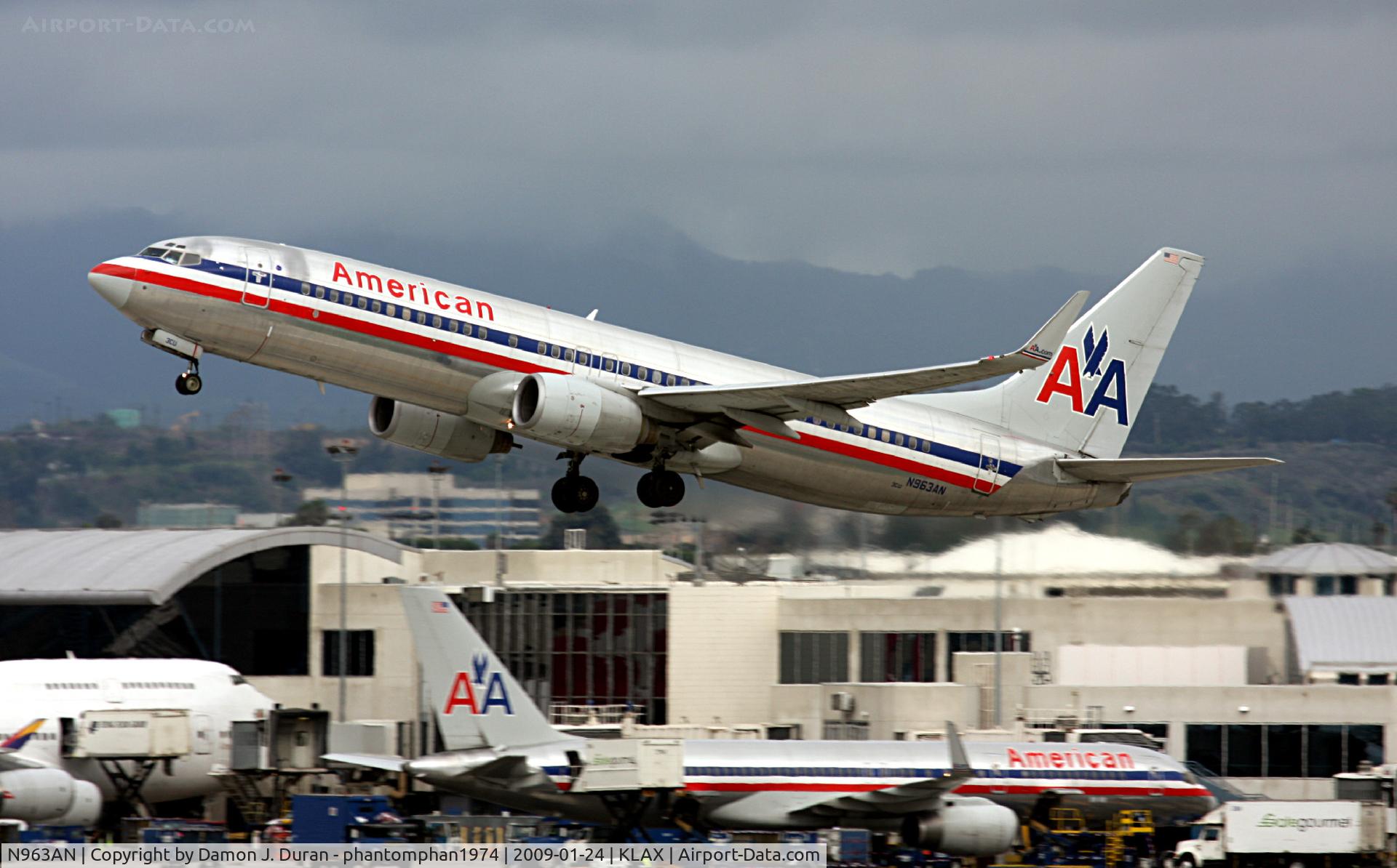 N963AN, 2001 Boeing 737-823 C/N 29543, Departing LAX