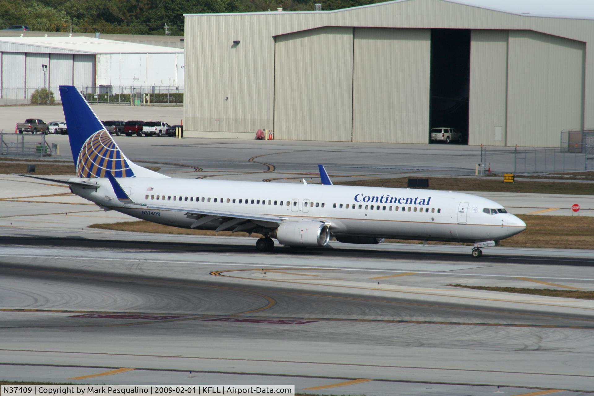 N37409, 2001 Boeing 737-924 C/N 30126, Boeing 737-900