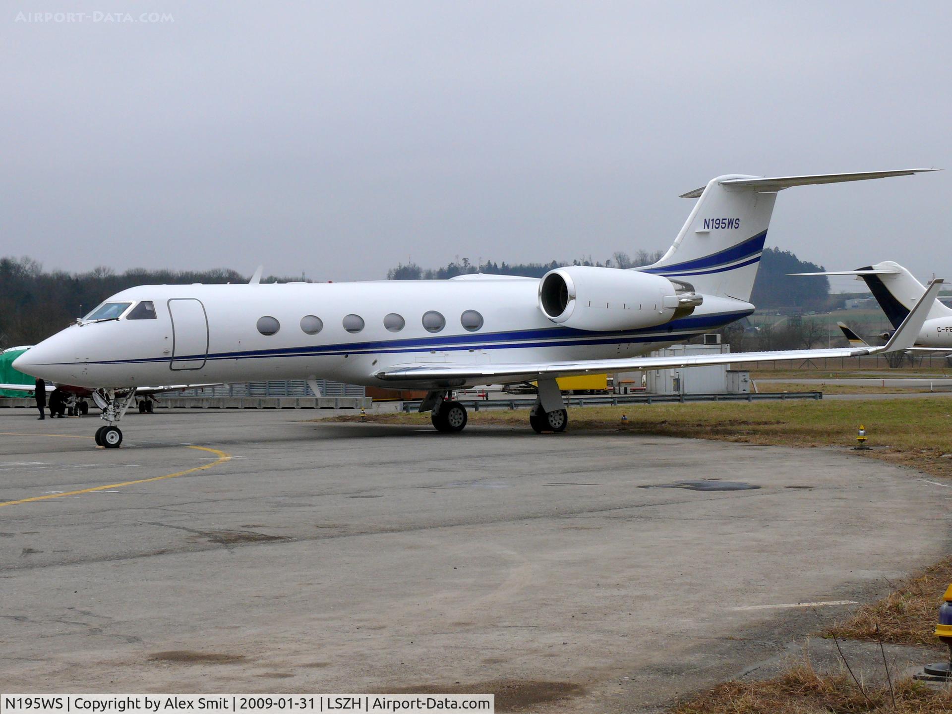 N195WS, 1988 Gulfstream Aerospace G-IV C/N 1050, Gulfstream Aerospace Gulfstream IV N195WS Red Line Air