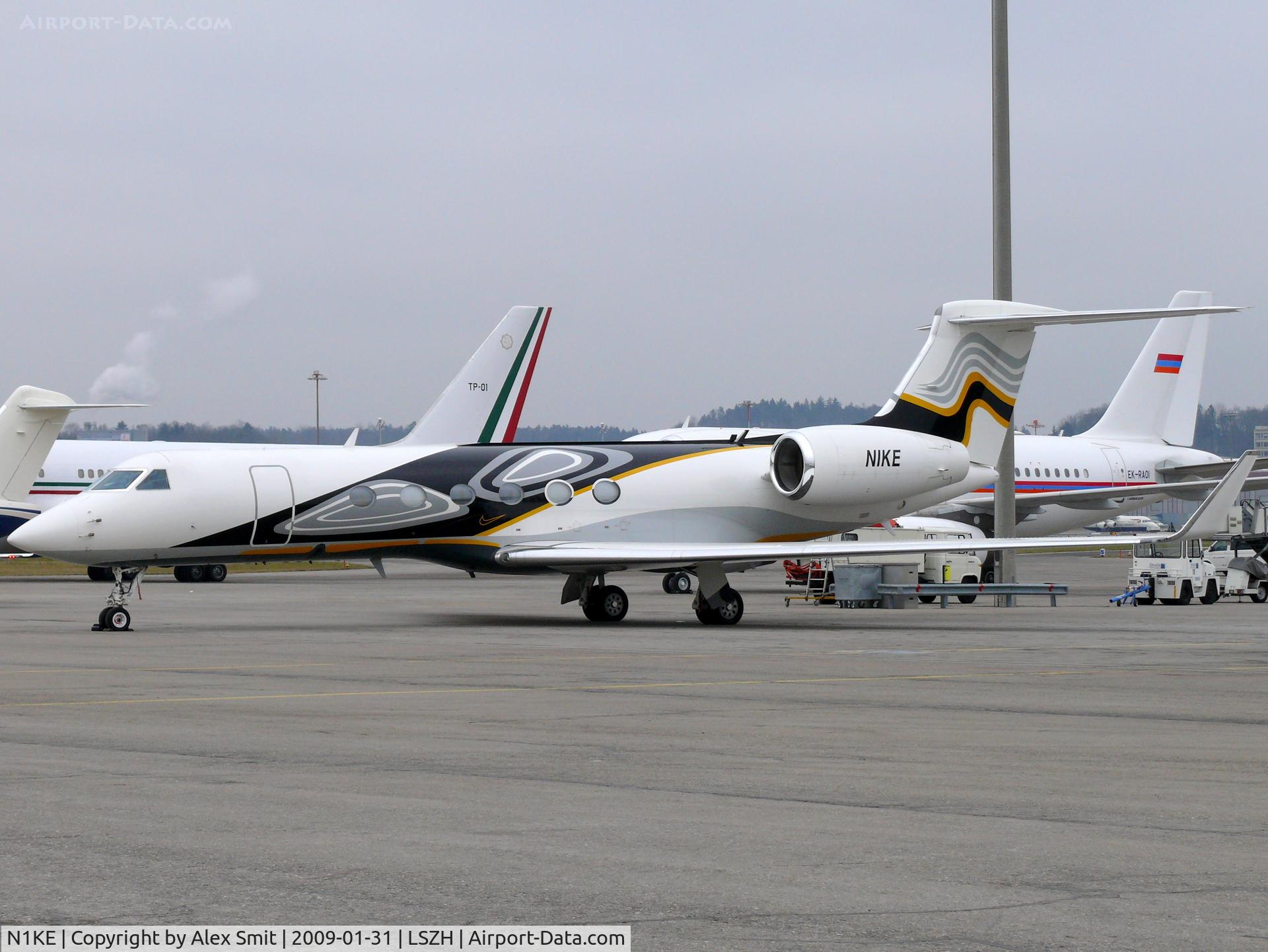N1KE, 1999 Gulfstream Aerospace G-V C/N 574, Gulfstream Aerospace Gulfstream V N1KE Nike