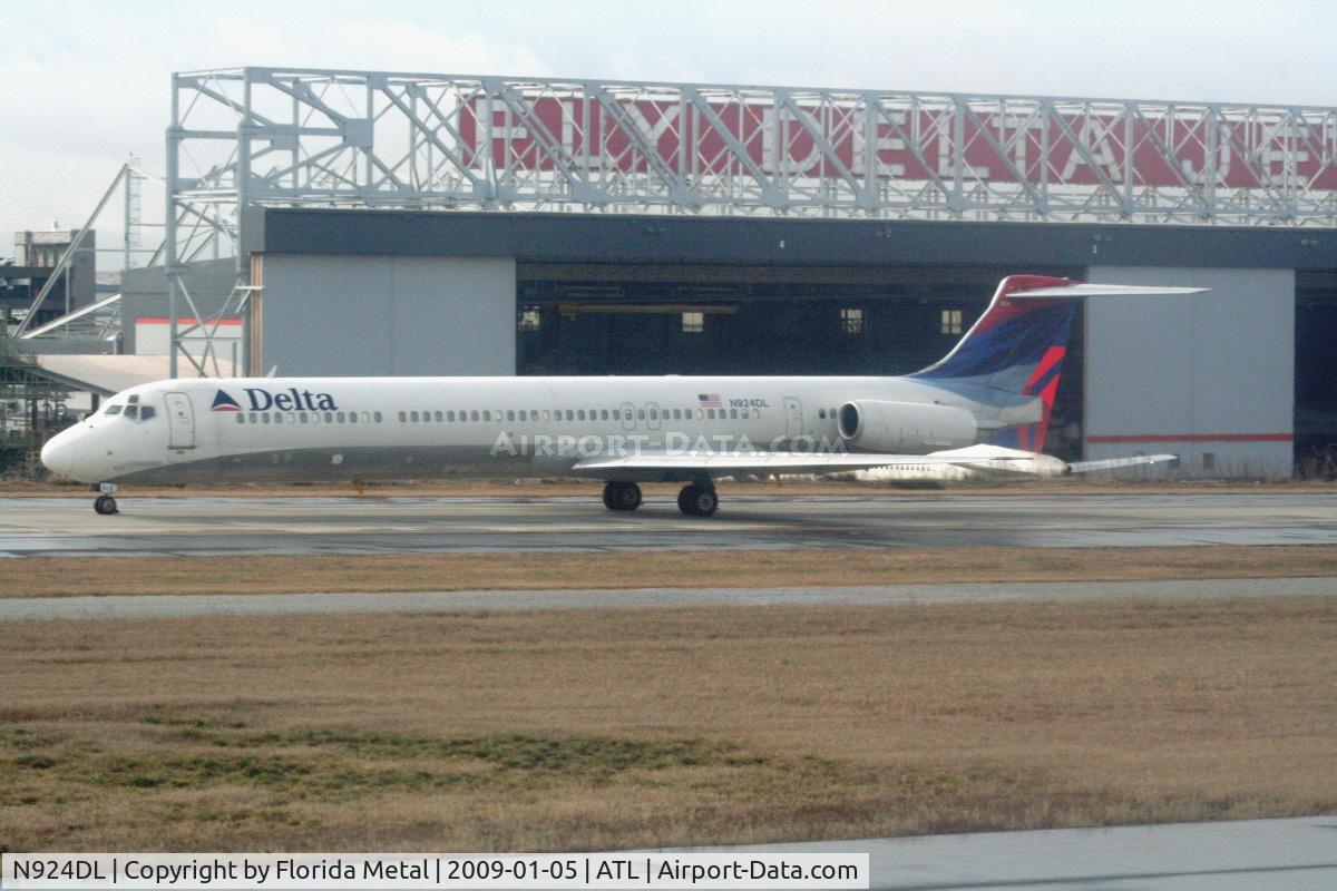 N924DL, 1988 McDonnell Douglas MD-88 C/N 49711, Delta MD-88