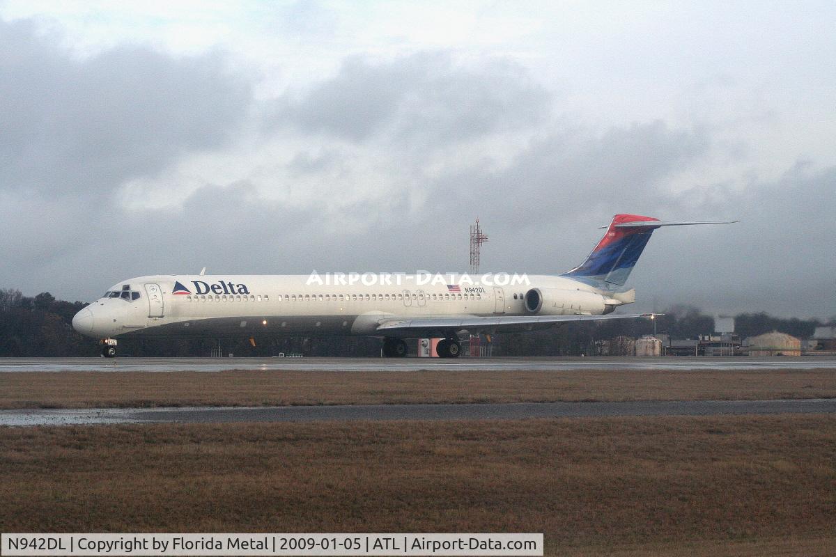 N942DL, 1989 McDonnell Douglas MD-88 C/N 49815, Delta MD-88