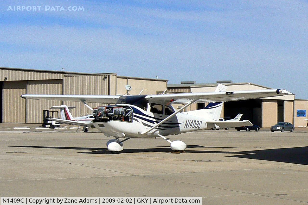 N1409C, 2005 Cessna 182T Skylane C/N 18281609, At Arlington Municipal