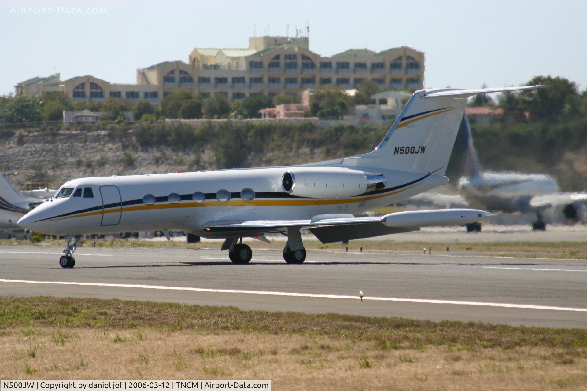 N500JW, 1978 Grumman G-1159 Gulfstream II-TT C/N 234, Back tracking runway 09