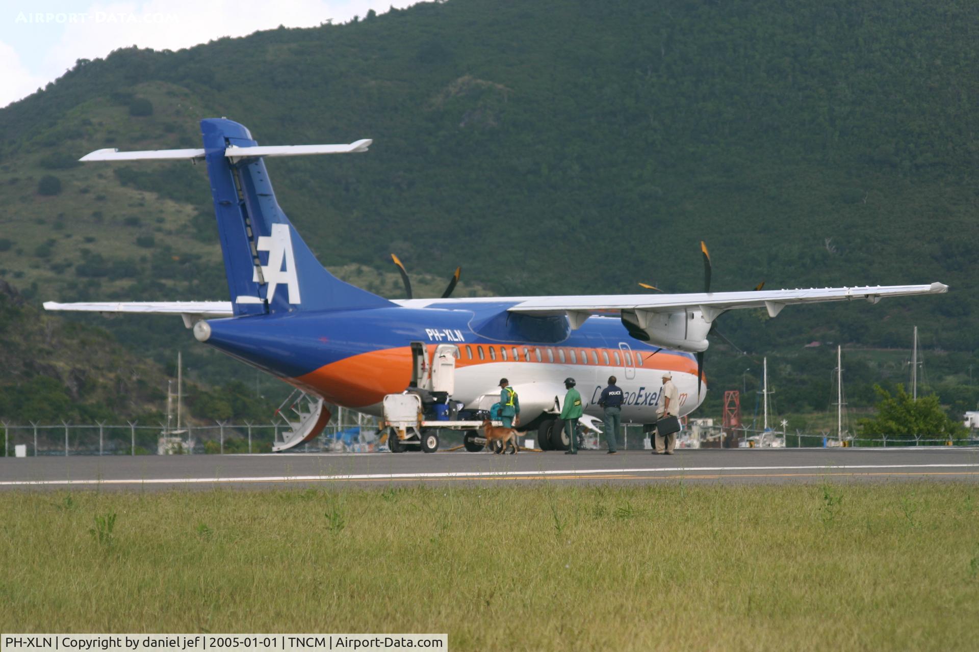 PH-XLN, 1996 ATR 42-500 C/N 513, Bombssss away.