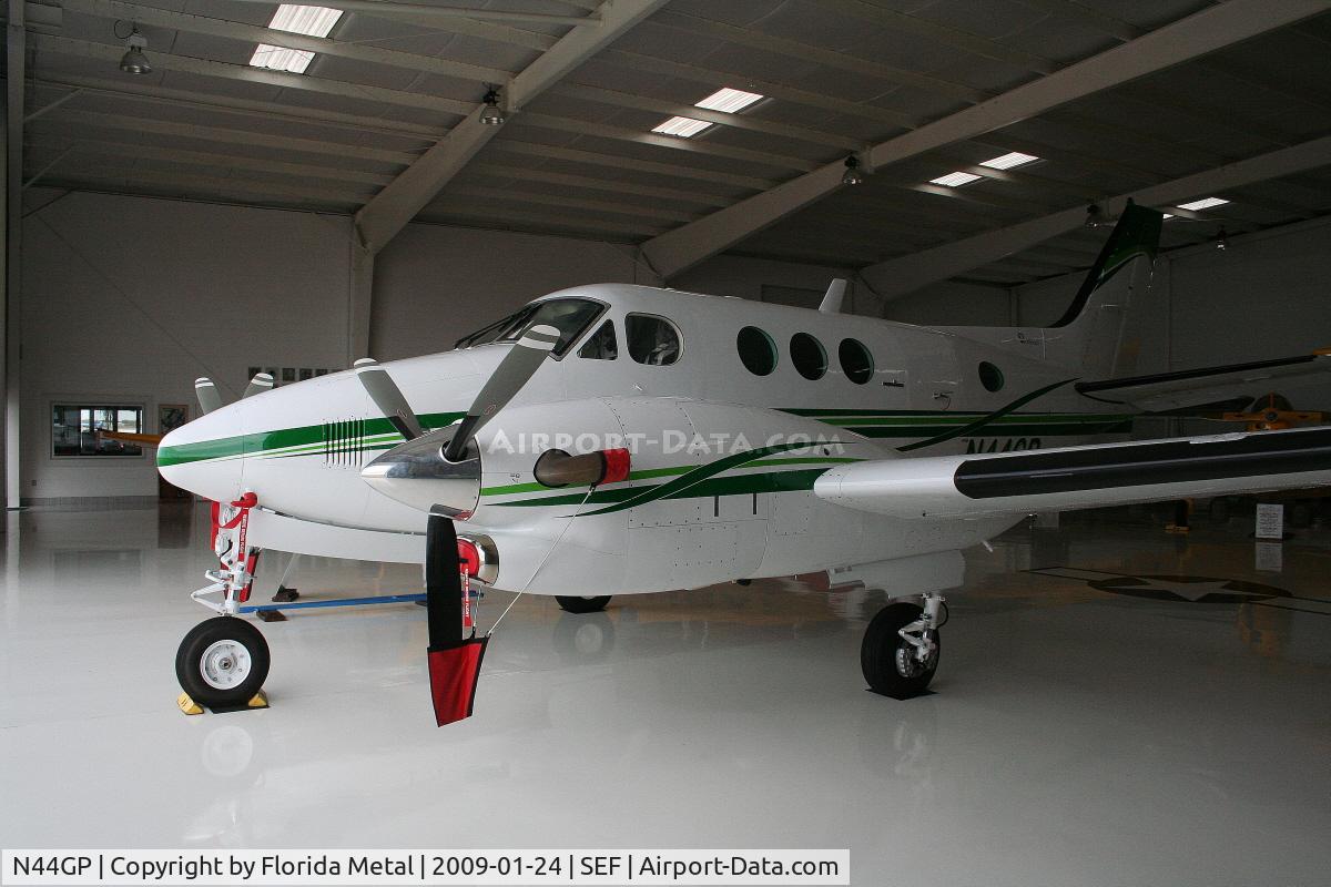 N44GP, 1989 Beech C90A King Air C/N LJ-1208, Beech C90A King Air