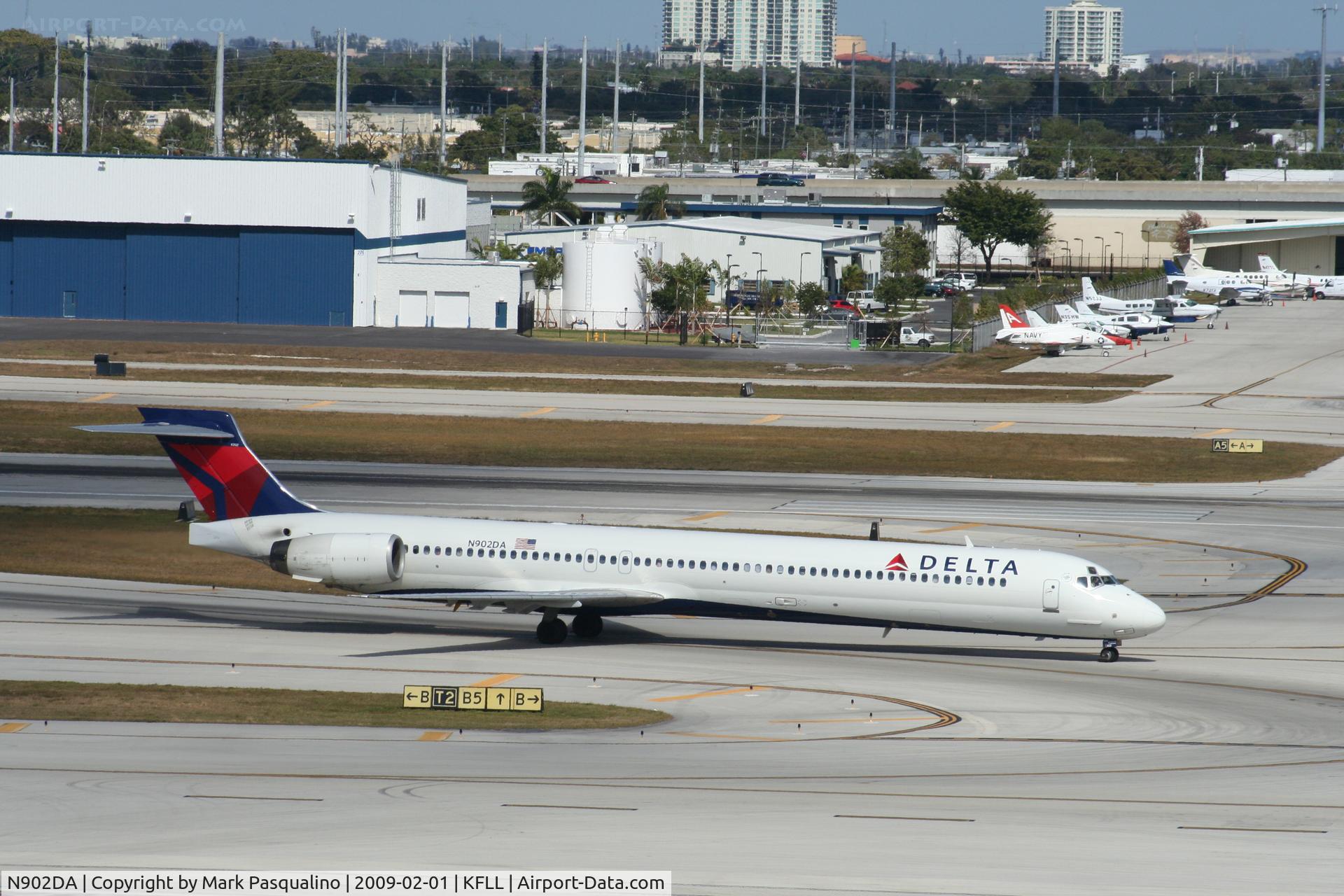 N902DA, 1994 McDonnell Douglas MD-90-30 C/N 53382, MD-90