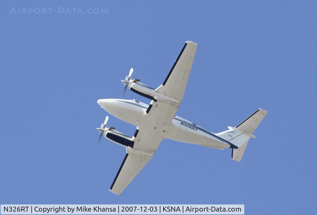 N326RT, 1979 Beech 200 Super King Air C/N BB-553, Beech B200 on climbing up the blue sky.